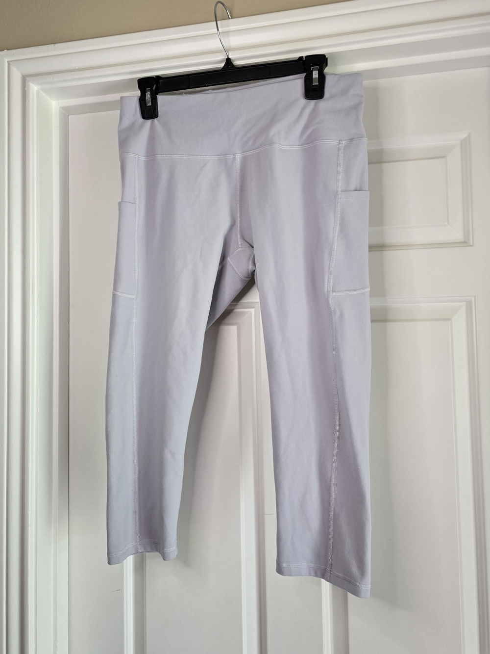 High-Rise Cropped Athletic Leggings in Light Gray